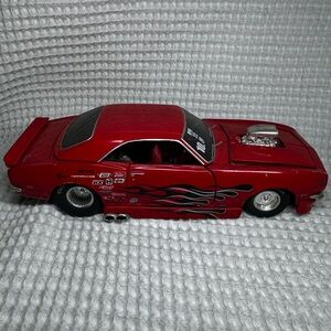 Maisto 1968 Chevrolet Camaro SS 1/24 Diecast Model Red Flame Car